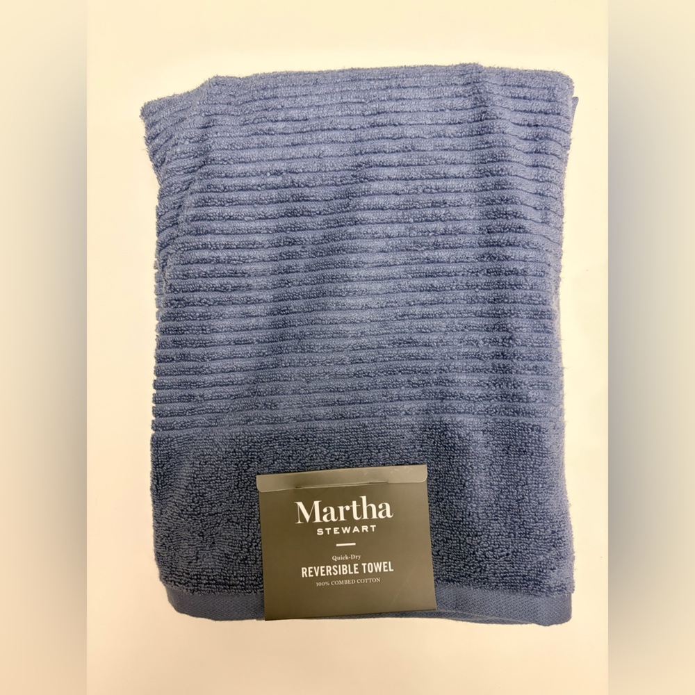 NWT Martha Stewart Blue Quick-Dry Reversible Bath Towel
